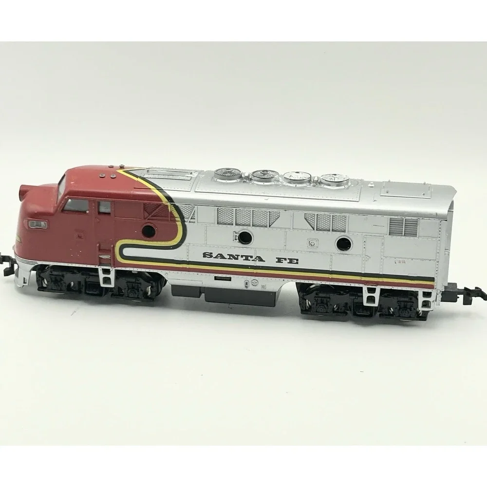 Model Power HO Scale Santa Fe Diesel Locomotive Engine Untested Read: SEE PHOTOS